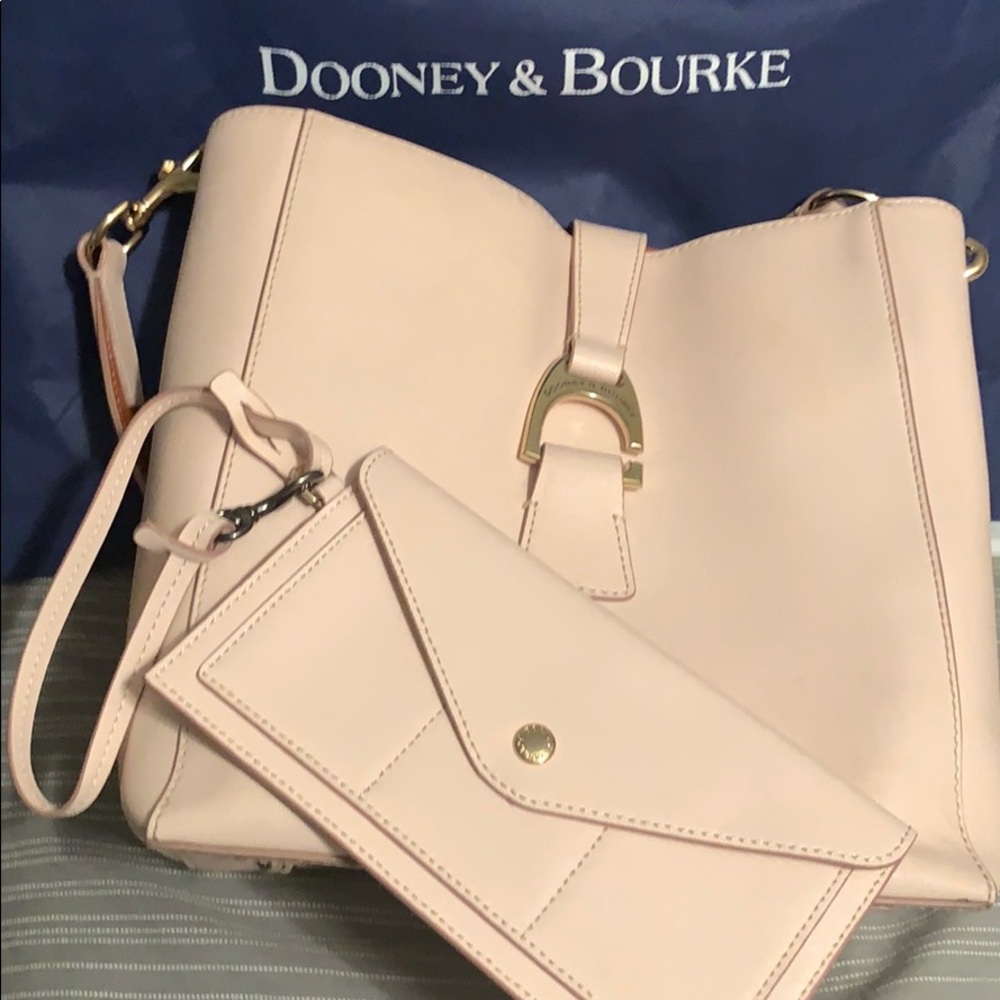 Dooney & Bourke purse